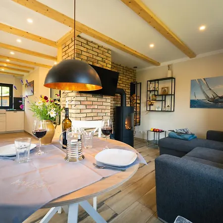 Holiday home Reetdachhaus Laurin In
