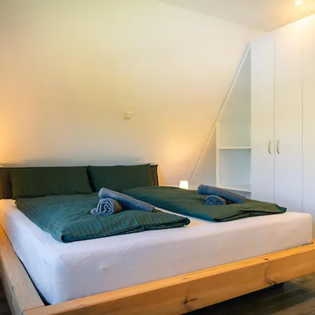 Holiday home Reetdachhaus Laurin In