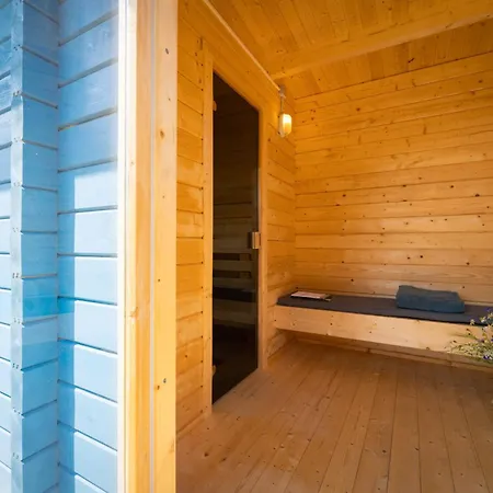 Holiday home Reetdachhaus Laurin In *