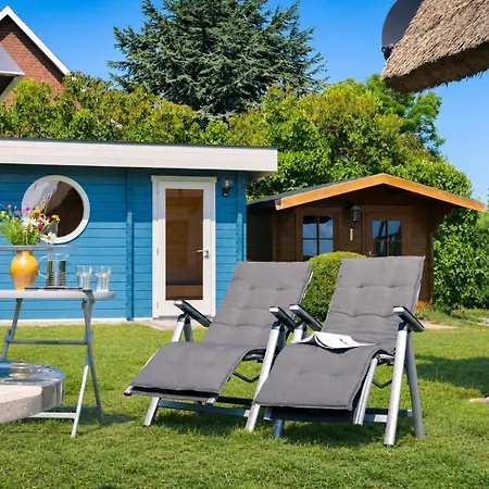 Holiday home Reetdachhaus Laurin In